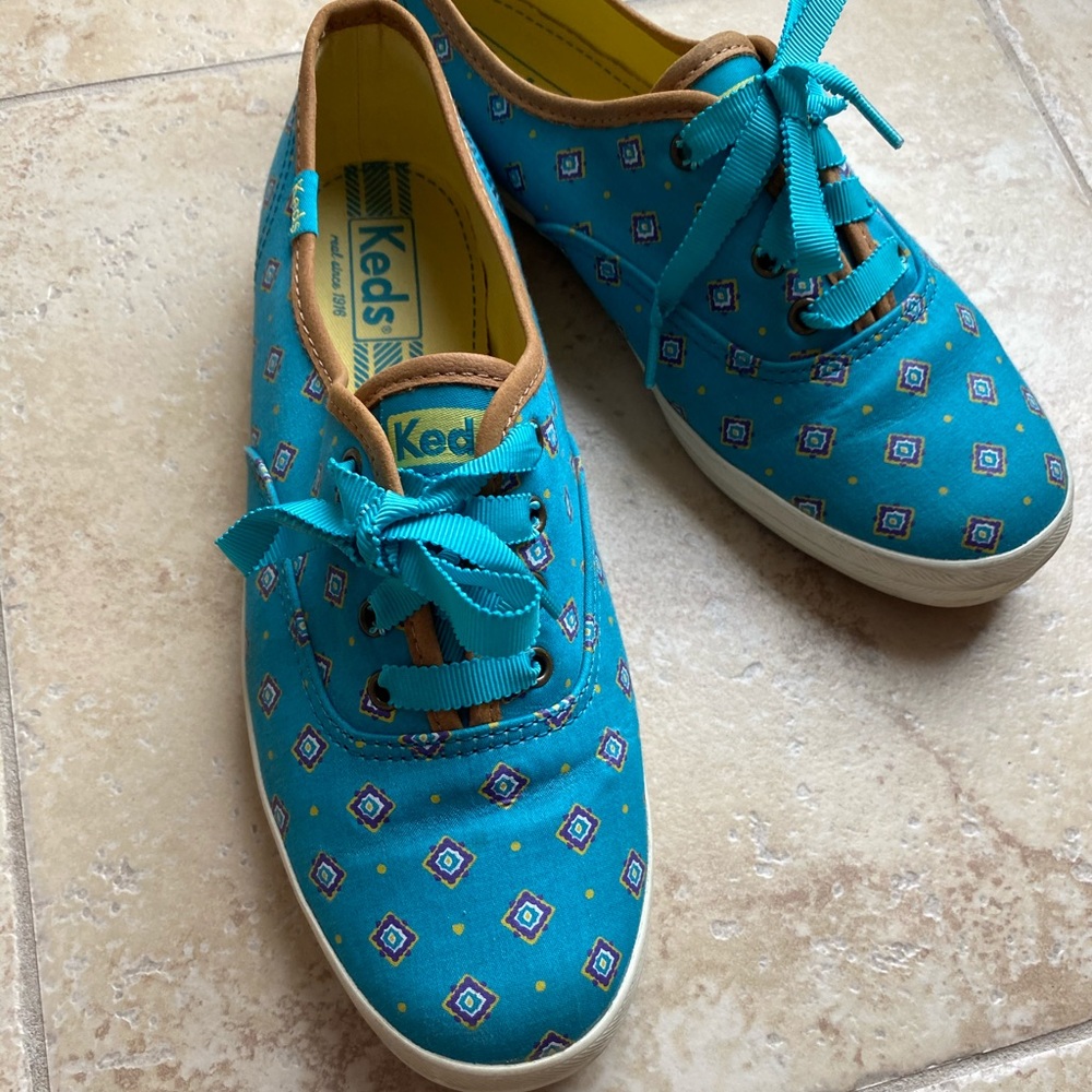 Keds Diamond Graphic Design in Size 7.5